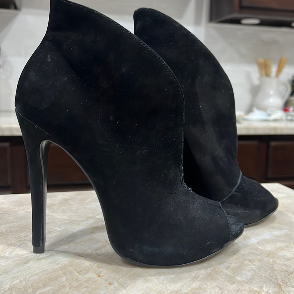 Steve Madden Black Suede Boots Heels Size 7.5 NBW No box